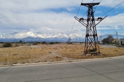 CHILECITO: EL IMPONENTE CERRO EL FAMATINA Y AVENIDA CABLE CARRIL NO SE EXPLOTA TURISTICAMENTE