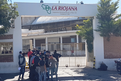 CHILECITO: “CONCEJAL CARRIL GOZA DE SU HABER JUBILATORIO, PRODUCTORES RECLAMAN ABARATAMIENTO DEL COSTO ENERGÉTIDO Y SOEVA PIDE SUBSIDIO EN PESOS O CHACHOS PARA NUESTROS AFILIADOS”