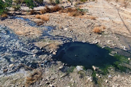 CHILECITO: DESBORDE DE AGUAS CLOACALES CERCA DE LAS VIVIENDAS EN BARRIO PUESTA DEL SOL