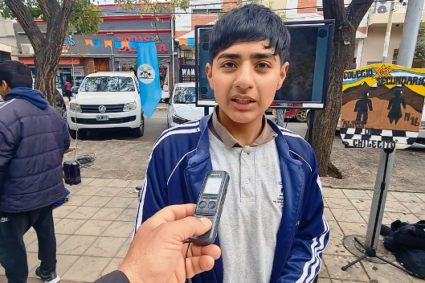 CHILECITO: EMANUEL JOAQUIN RAMIREZ ALUMNO DE LA ESCUELA DE LOS ALTOS EXPUSO EN PLAZA PRINCIPAL