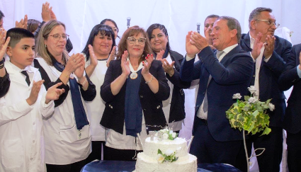 CHILECITO: LA ESCUELA 9 DE JULIO IMPONE EL NOMBRE DE LA MADRE DEL INTENDENTE AL SALÓN DE USOS MULTIPLES